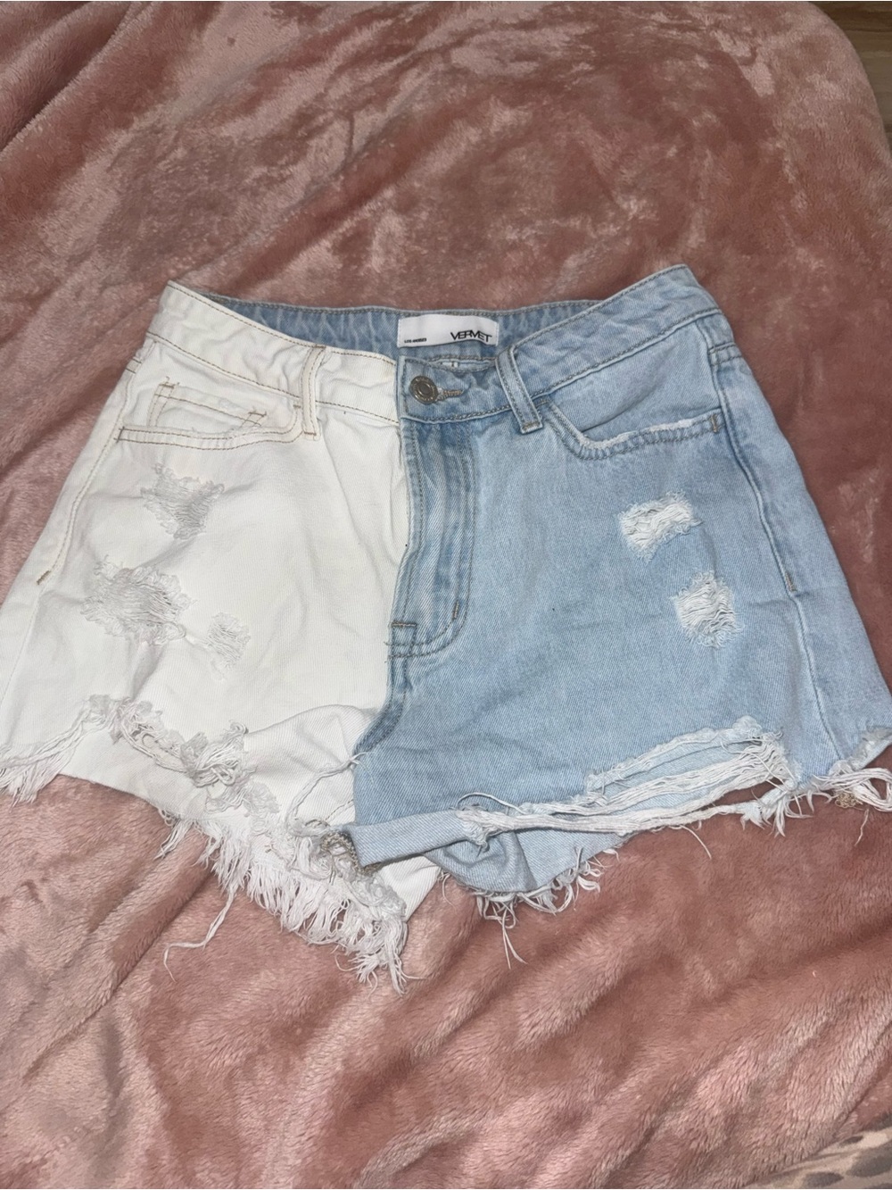 VERVET BY FLYING MONKEY Two-Tone Distressed Jean Shorts - White & Light Blue